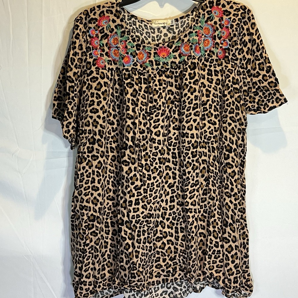 Southern‎ Stitch Womens Shirt 3XL Cheetah Print with Flower Embroidery